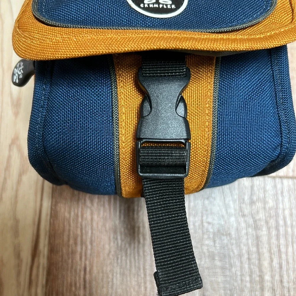 Crumpler Digits Sporty Guy Digital Camera Bag 0.6 Blue / Orange EUC